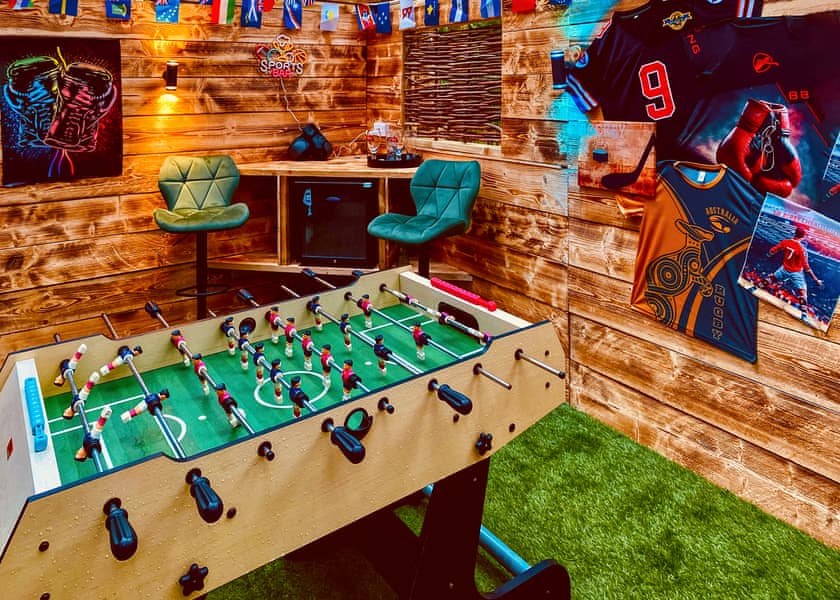 Sherwood SlyvanLuxury Sports Theme Lodge - Sherwood Castle Holiday Forest, Sherwood Forest, Rufford