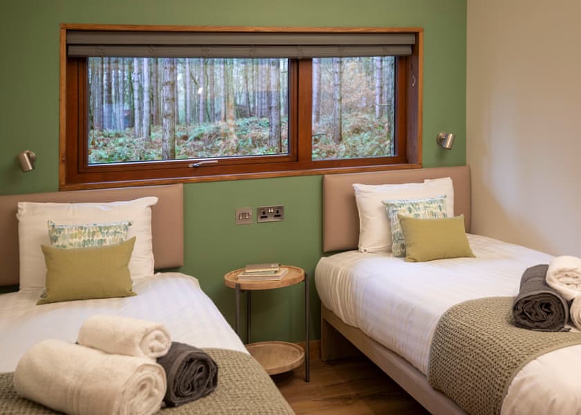 Golden Oak Treehouse - Sherwood Forest Lodges, Sherwood Forest, Nr Edwinstowe
