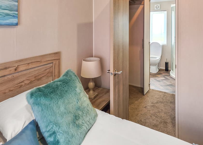 Lakeside 3 Platinum - Shear Barn Holiday Park, Hastings