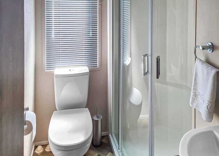 Lakeside 3 Platinum - Shear Barn Holiday Park, Hastings