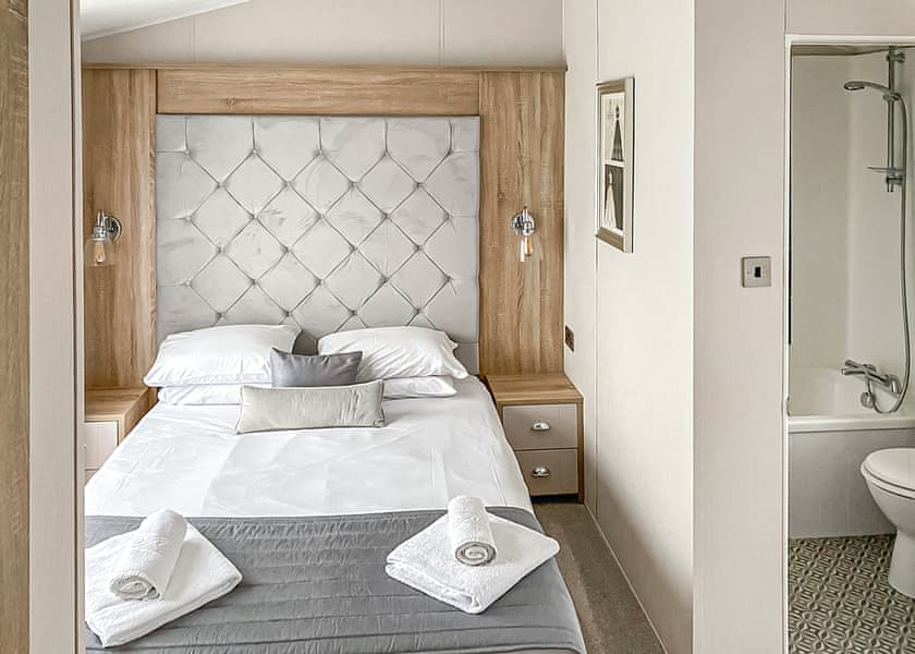 Badgers Wood 11 Platinum - Shear Barn Holiday Park, Hastings 