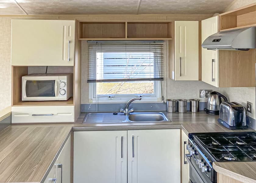 Lakeside 132 Caravan - Shear Barn Holiday Park, Hastings 