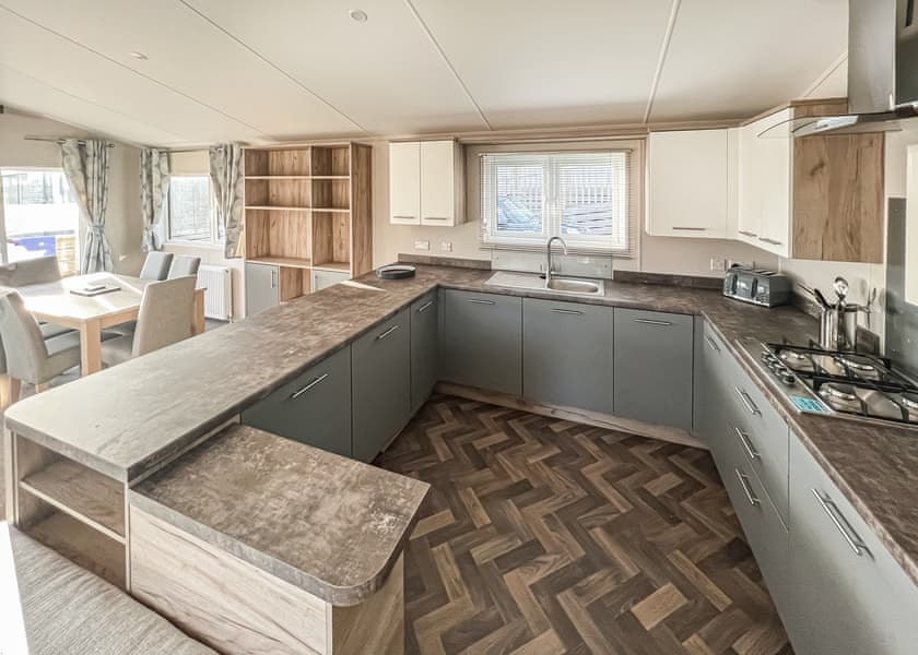 Lakeside 4 Platinum - Shear Barn Holiday Park, Hastings