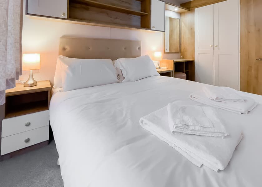 Foxes Run 6 Platinum Caravan - Shear Barn Holiday Park, Hastings