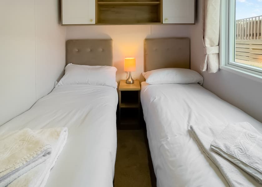 Foxes Run 6 Platinum Caravan - Shear Barn Holiday Park, Hastings