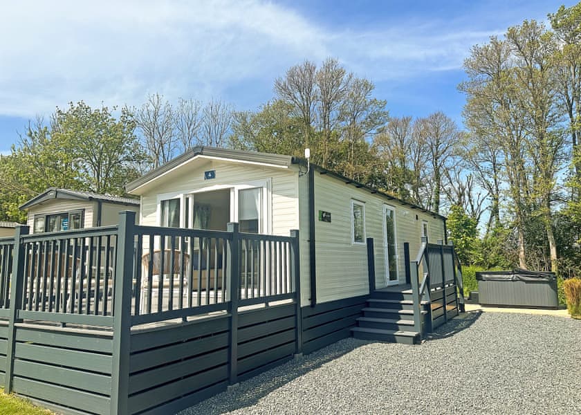 Porthleven 2 Bedroom with Decking and Hot Tub - Silver Sands Holiday Park - Cornwall, Helston