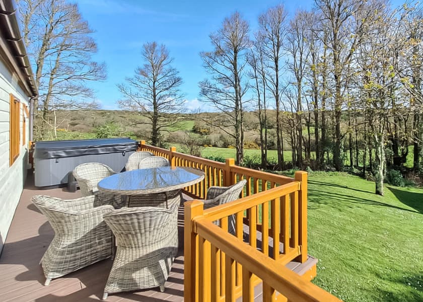 Mullion 4 Bedroom with Decking and Hot Tub - Silver Sands Holiday Park - Cornwall, Helston
