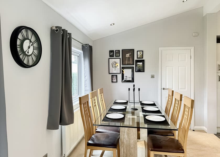 Mullion 4 Bedroom with Decking and Hot Tub - Silver Sands Holiday Park - Cornwall, Helston