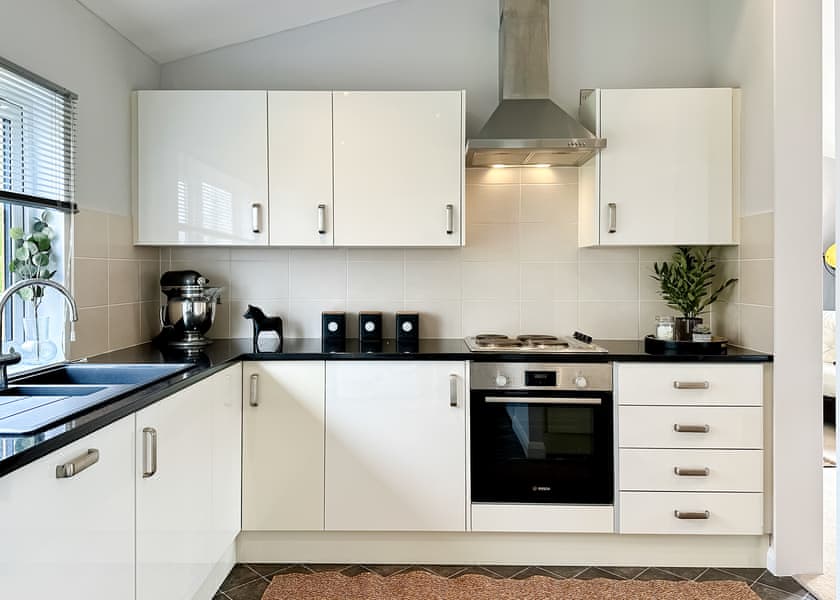 Mullion 4 Bedroom with Decking and Hot Tub - Silver Sands Holiday Park - Cornwall, Helston