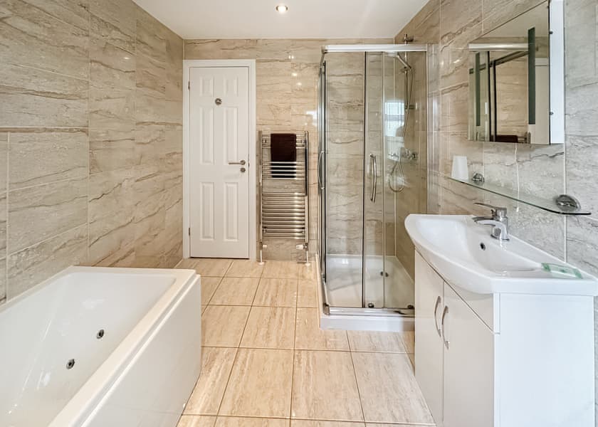 Mullion 4 Bedroom with Decking and Hot Tub - Silver Sands Holiday Park - Cornwall, Helston