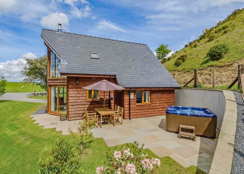 Pool View Lodge - Slate House Lodges, Little London, Nr Llandinam