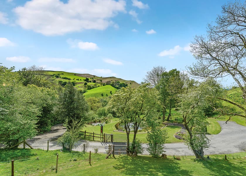 Pool View Lodge - Slate House Lodges, Little London, Nr Llandinam
