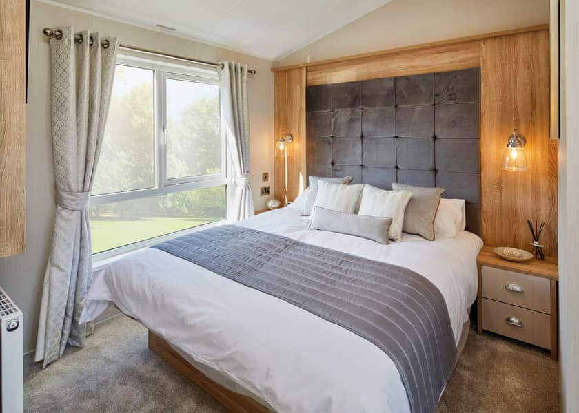 Hideaway 2 Bed Junior Lodge with Hot Tub - Riverside Holiday Park, Southport