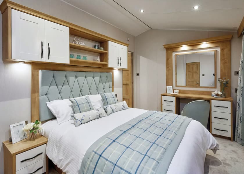 Hideaway 3 Bed Junior Lodge with Hot Tub - Riverside Holiday Park, Southport