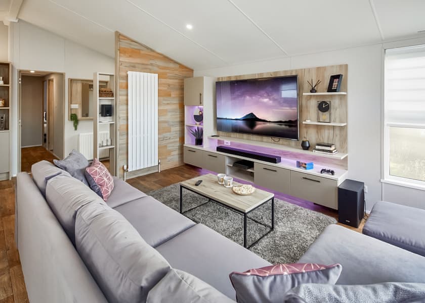 Hideaway 2 Bed Lodge with Hot Tub - Riverside Holiday Park, Southport