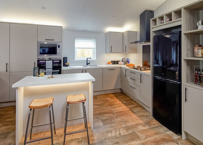 Hideaway 3 Bed Lodge with Hot Tub - Riverside Holiday Park, Southport