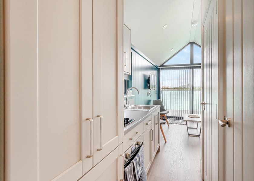 The Waterside - St Andrews Lakes, Halling