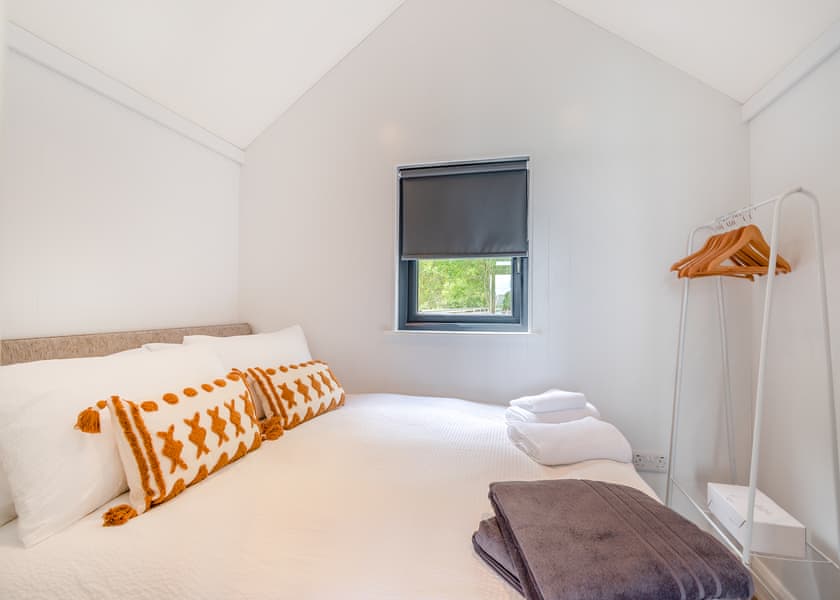 The Waterside - St Andrews Lakes, Halling