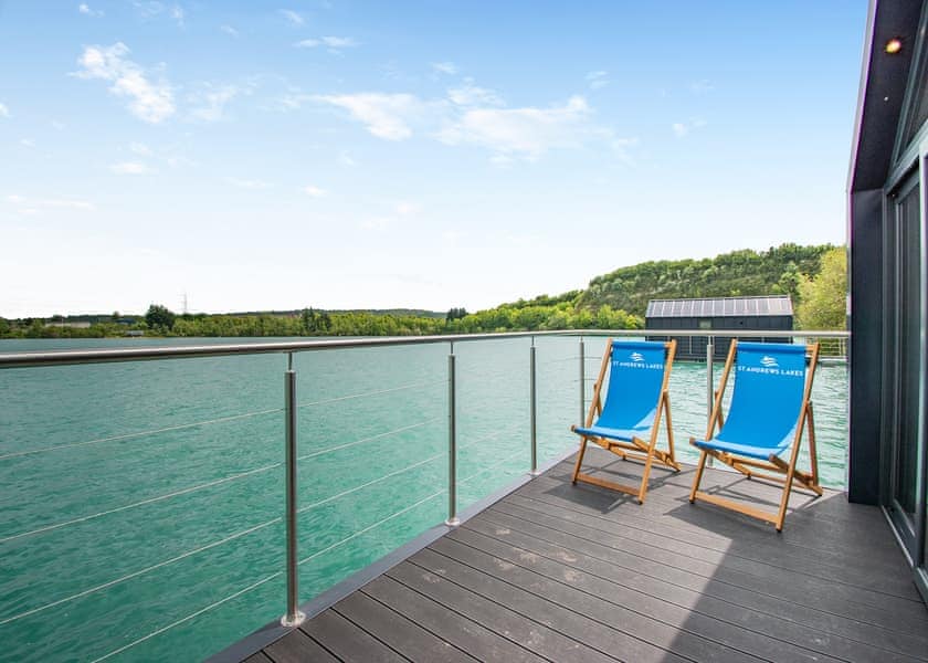 The Lakeside - St Andrews Lakes, Halling