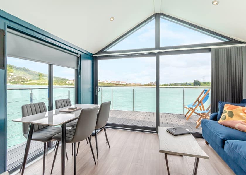 The Lakeside - St Andrews Lakes, Halling
