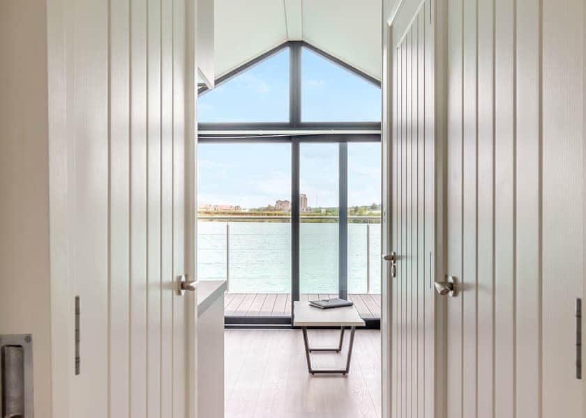 The Lakeside - St Andrews Lakes, Halling