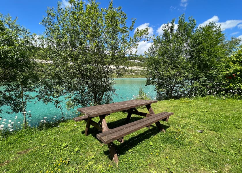 Willow Lodge - St Andrews Lakes, Halling