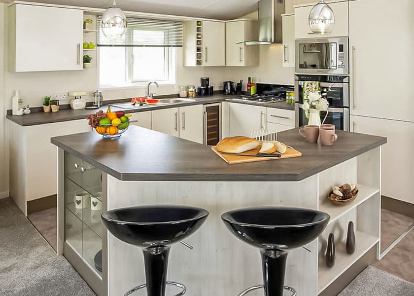 4 Berth Luxury Lodge with Hot Tub - St Helens Coastal Resort, Ryde