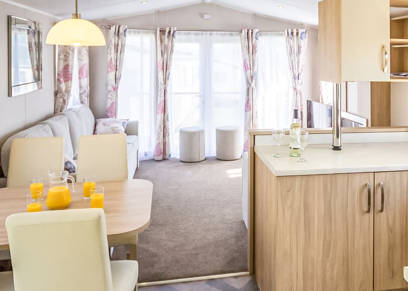 6 Berth Luxury Caravan 3 Bed With Hot Tub Pet - St Helens Coastal Resort, Ryde