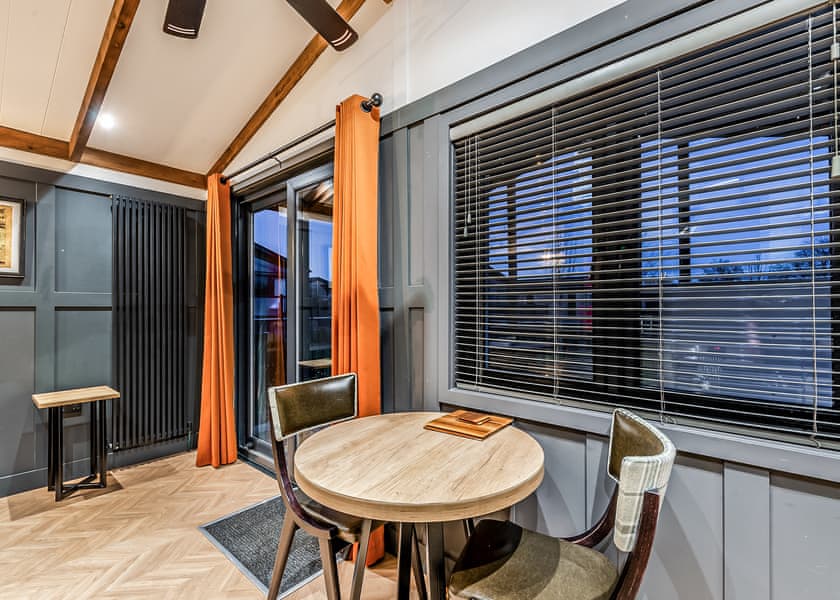 Ettington Lodge Premier - Stratford Upon Avon Lodge Retreat, Snitterfield, Stratford Upon Avon