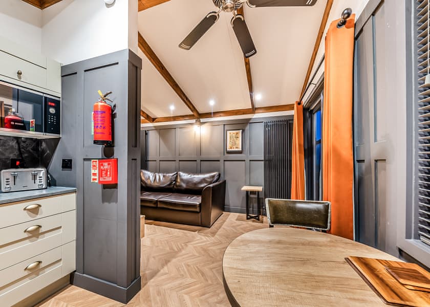 Ettington Lodge Premier - Stratford Upon Avon Lodge Retreat, Snitterfield, Stratford Upon Avon