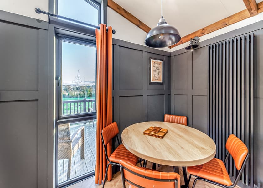 Oxhill Lodge - Stratford Upon Avon Lodge Retreat, Snitterfield, Stratford Upon Avon