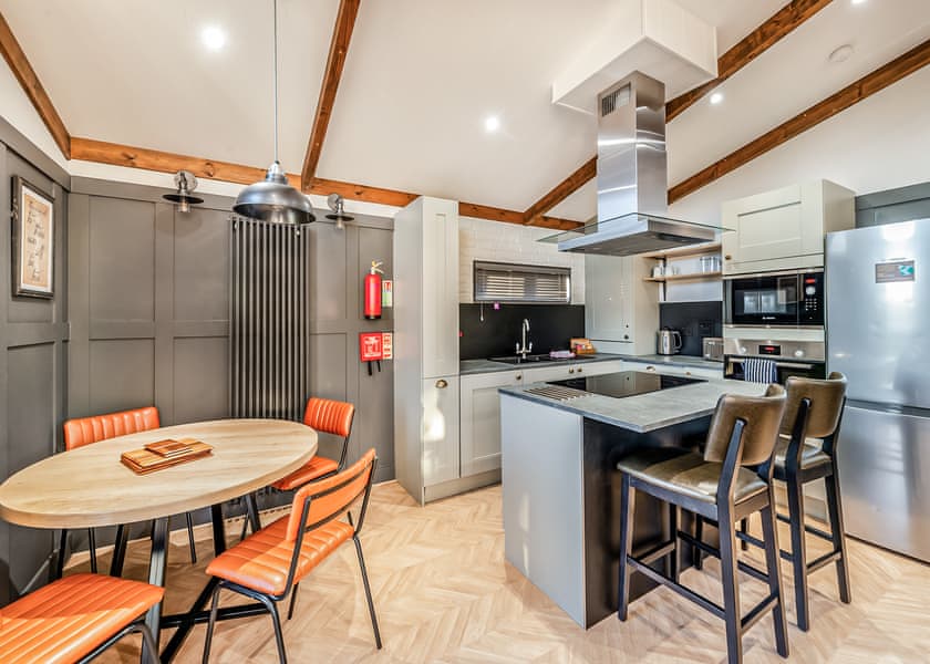 Oxhill Lodge - Stratford Upon Avon Lodge Retreat, Snitterfield, Stratford Upon Avon