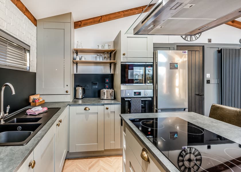 Oxhill Lodge - Stratford Upon Avon Lodge Retreat, Snitterfield, Stratford Upon Avon