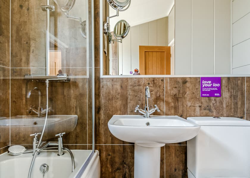 Loxley Lodge - Stratford Upon Avon Lodge Retreat, Snitterfield, Stratford Upon Avon