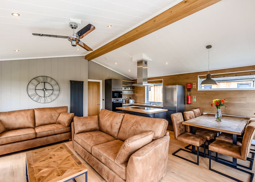 Wilmcote Lodge - Stratford Upon Avon Lodge Retreat, Snitterfield, Stratford Upon Avon