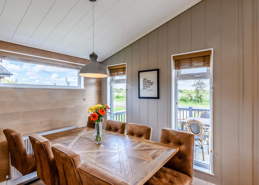 Wilmcote Lodge - Stratford Upon Avon Lodge Retreat, Snitterfield, Stratford Upon Avon