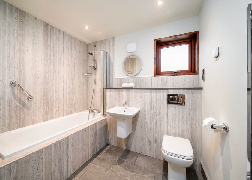 Golden OakTreehouse - Strathyre Lodges, Callander, Stirlingshire