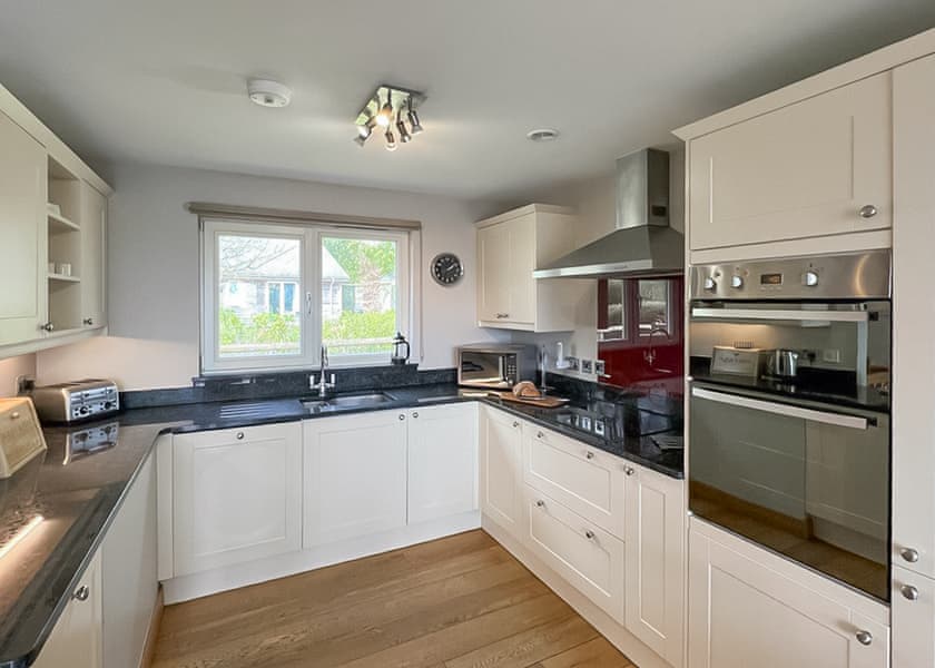 19 Poldon Lodge - Swandown Lodges, Cricket St Thomas, Chard