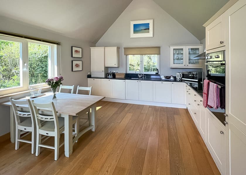 3 Blackdown Lodge - Swandown Lodges, Cricket St Thomas, Chard