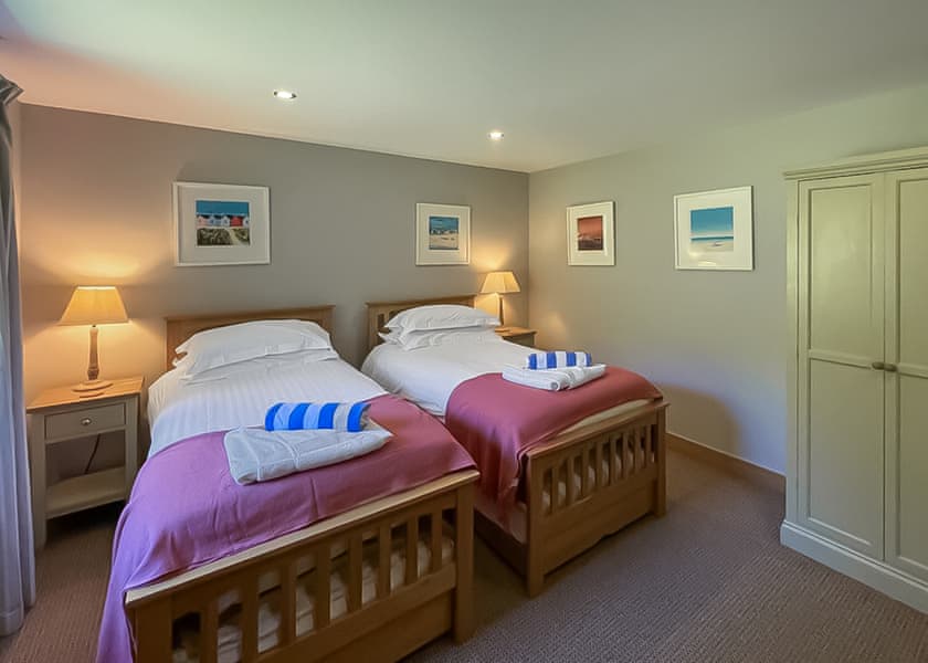 3 Blackdown Lodge - Swandown Lodges, Cricket St Thomas, Chard