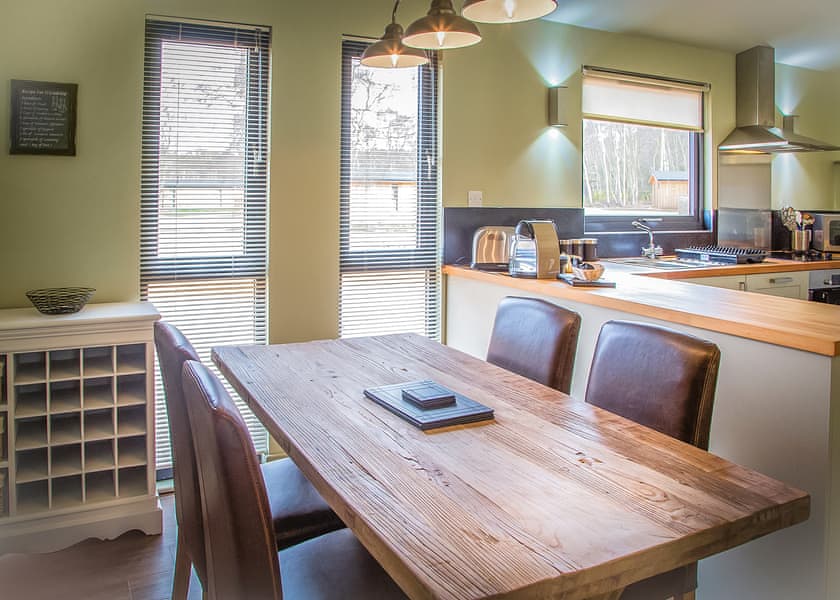 Woodland View 2 Bed - The Sherwood Hideaway Lodges, Perlethorpe, Newark-on-Trent