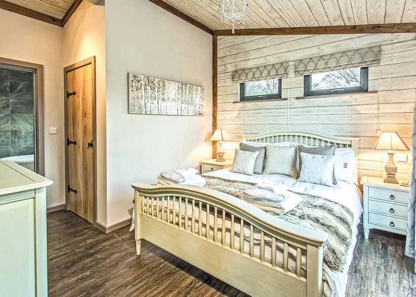 Woodland View Superior 2 Bed - The Sherwood Hideaway Lodges, Perlethorpe, Newark-on-Trent