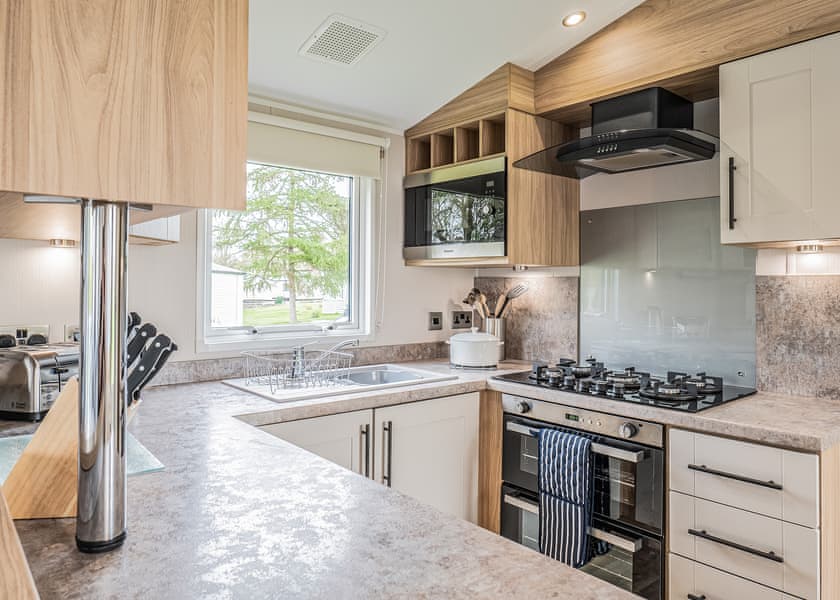 Gold Select 2 - Springwood Holiday Park, Kelso