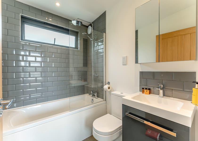 Lakeview Retreat - Swanborough Lakes Luxury Lodges, Lewes