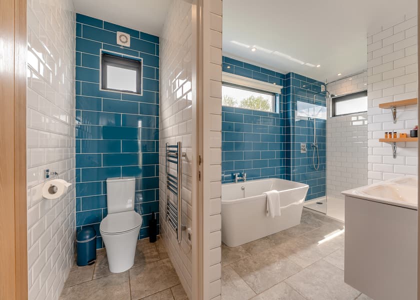 Woodland View Retreat - Swanborough Lakes Luxury Lodges, Lewes