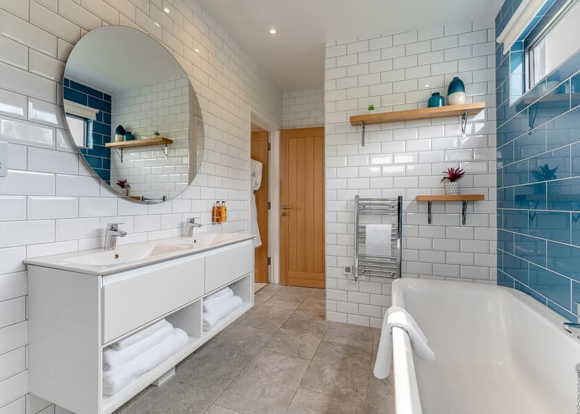 Woodland View Retreat - Swanborough Lakes Luxury Lodges, Lewes