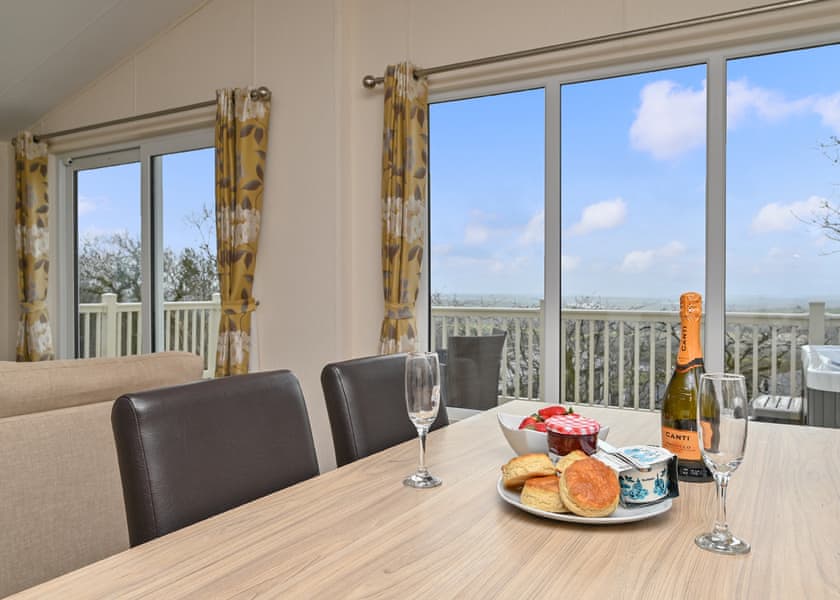 Valley View 2 Bed Hot Tub Holiday Lodge – Polperro - Tamar View Holiday Park, St Ann’s Chapel, Callington