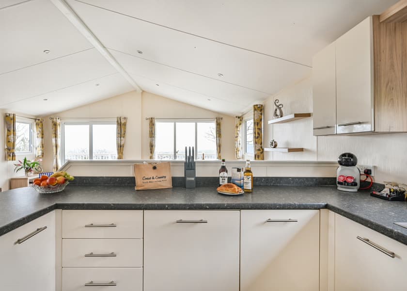 Valley View 2 Bed Hot Tub Holiday Lodge – Polperro - Tamar View Holiday Park, St Ann’s Chapel, Callington