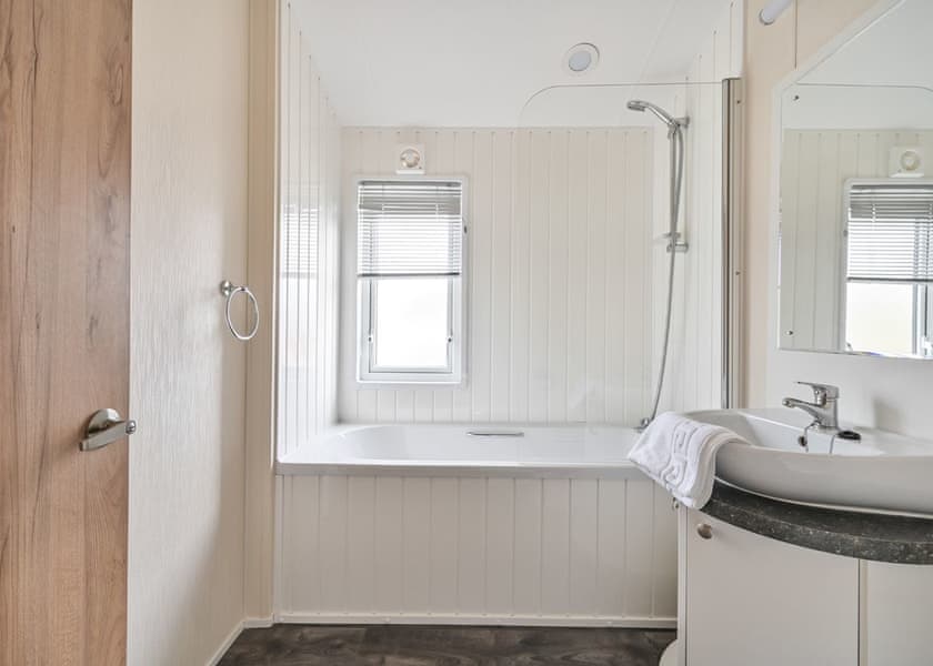 Valley View 2 Bed Hot Tub Holiday Lodge – Polperro - Tamar View Holiday Park, St Ann’s Chapel, Callington