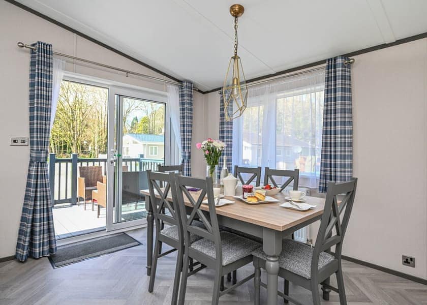 Cherry Tree Lodge - Notter Bridge Holiday Park, Notter Bridge, Saltash